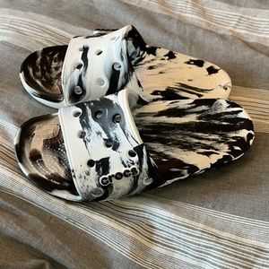 Crocs Marbled Slides